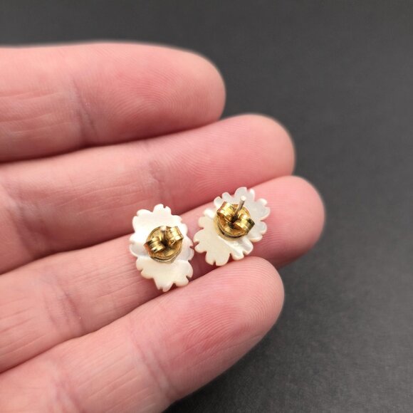 Gold Plated Carved Shell Flower Stud Earrings A6282 - Picture 3 of 5